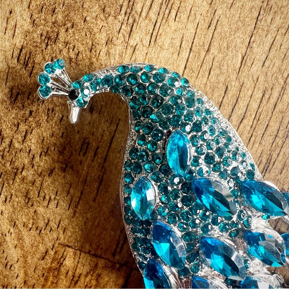Silver Tone Peacock Rhinestone Brooch Pin Blue Gemstone Sparkly Large Bail - Picture 3 of 9